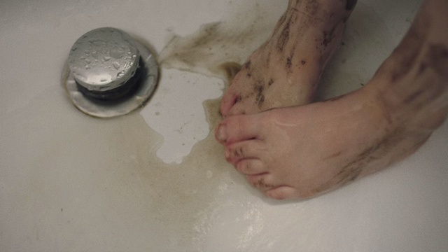 Video Reference: Toe, Foot, Leg, Skin, Barefoot, Ankle, Nail, Hand, Water, Finger