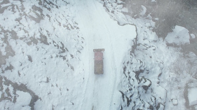 Video Reference: Wall, Plaster, Geological phenomenon, Concrete