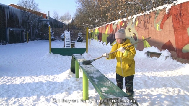 Video Reference: Snow, Winter, Play, Tree, Freezing, Fun, Recreation, Geological phenomenon, Leisure