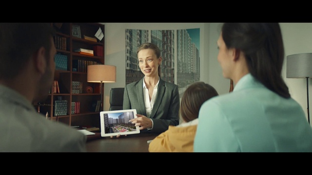 Video Reference: Flash photography, Gesture, Smile, Display device, White-collar worker, Event, Suit, Job, Fun, Multimedia