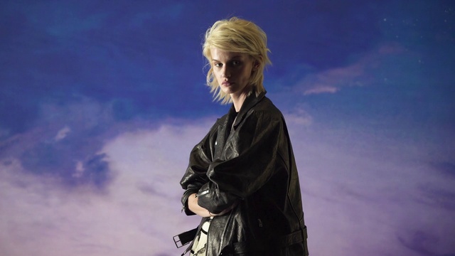 Video Reference: Cloud, Sky, Flash photography, Sleeve, Gesture, Street fashion, Electric blue, Fashion design, Darkness, Cumulus