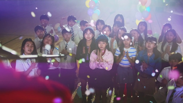 Video Reference: Purple, Light, Fashion, Entertainment, Music, Violet, Pink, Crowd, Leisure, Hat