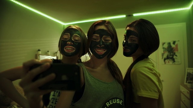 Video Reference: Smile, Flash photography, Gesture, T-shirt, Interaction, Entertainment, Fun, Happy, Event, Vest