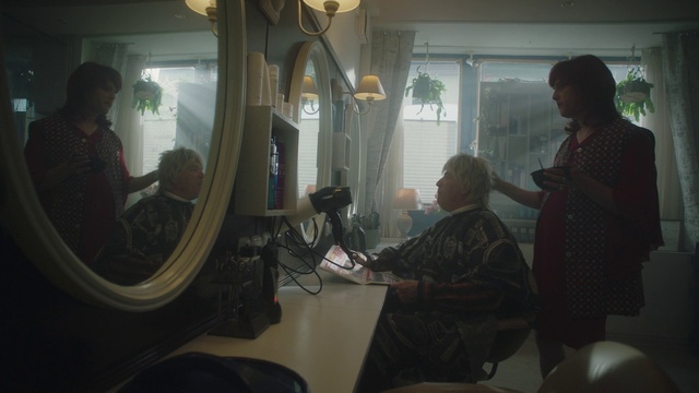 Video Reference: Window, Lighting, Lamp, Chair, Event, Engineering, Suit, Service, T-shirt, Desk