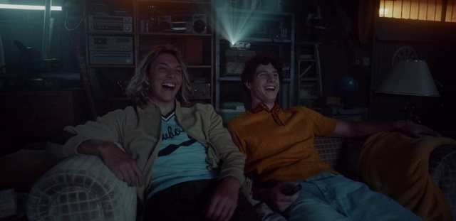 Video Reference: Smile, Mouth, Comfort, Flash photography, Happy, Event, Fun, Space, Darkness, Leisure