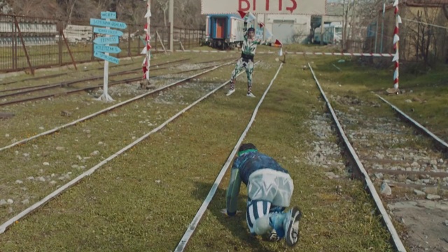 Video Reference: Plant, Grass, Track and field athletics, Tree, Sports equipment, Leisure, Athlete, Rolling, Player, Recreation