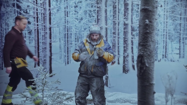 Video Reference: Snow, People in nature, Gesture, Plant, Freezing, Tree, Glove, Wood, Jacket, Recreation