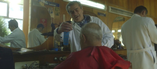 Video Reference: Forehead, Shirt, Barber, Beauty salon, Temple, Ear, Mirror, T-shirt, Event, Fun