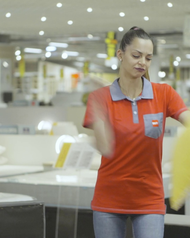 Video Reference: Sleeve, Yellow, Collar, Waist, Line, Fashion design, Sportswear, Street fashion, T-shirt, Thigh