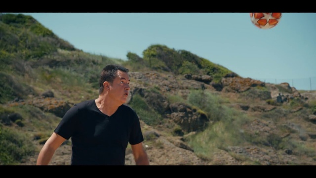 Video Reference: Glasses, Sky, Ecoregion, Mountain, Natural environment, Flash photography, Travel, Highland, Happy, Terrain