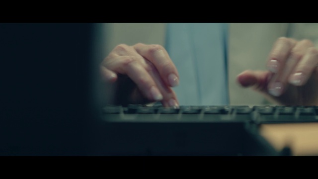 Video Reference: Hand, Musical instrument, Gesture, Electronic instrument, Cloud, Thumb, Finger, Wrist, Music, Musical instrument accessory