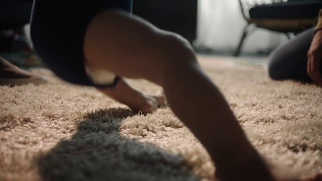 Video Reference: Leg, Black, Comfort, Wood, Knee, Flooring, Thigh, Grass, Elbow, Human leg