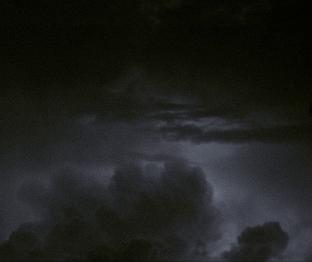Video Reference: Cloud, Atmosphere, Sky, Grey, Atmospheric phenomenon, Cumulus, Tints and shades, Horizon, Geological phenomenon, Tree