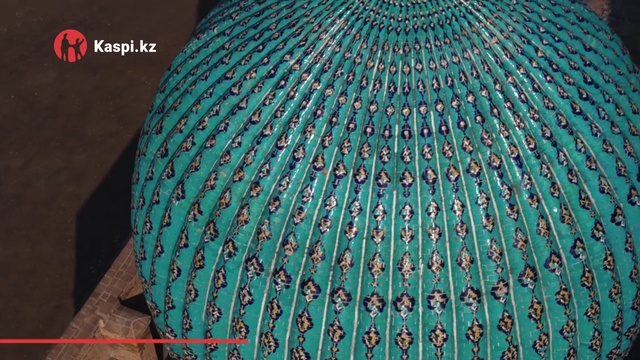 Video Reference: Textile, Headgear, Automotive tire, Symmetry, Circle, Electric blue, Pattern, Font, Metal, Art