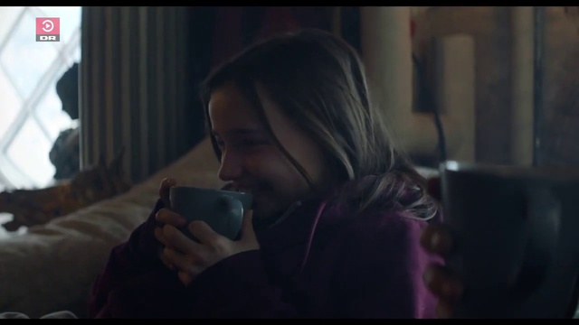 Video Reference: Hand, Eyelash, Flash photography, Jaw, Gadget, Audio equipment, Fun, Happy, Midnight, Darkness