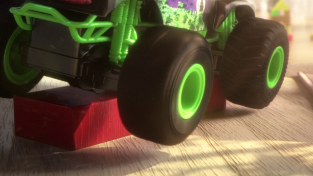 Video Reference: Tire, Wheel, Automotive tire, Vehicle, Green, Synthetic rubber, Tread, Automotive design, Motor vehicle, Rim