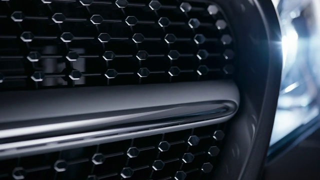 Video Reference: Grille, Automotive lighting, Motor vehicle, Hood, Vehicle, Automotive design, Automotive tire, Bumper, Automotive exterior, Personal luxury car