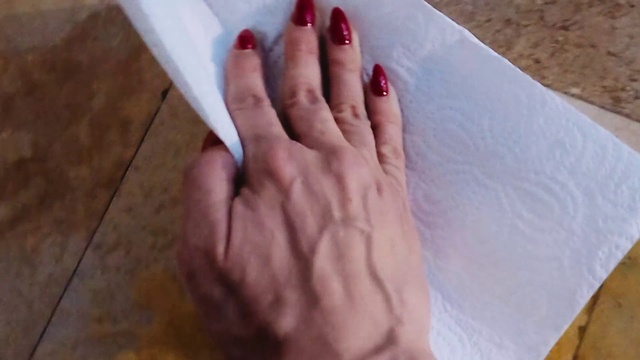 Video Reference: Nail polish, Body jewelry, Gesture, Barefoot, Nail care, Finger, Thumb, Toe, Nail, Vein