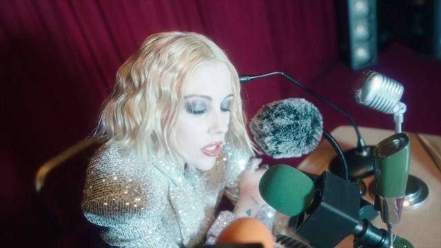 Video Reference: Lip, Eyelash, Tableware, Eyewear, Entertainment, Fashion design, Microphone, Performing arts, Wig, Toy