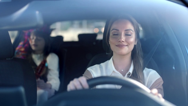 Video Reference: Smile, Motor vehicle, Vehicle, Car, Automotive design, Flash photography, Automotive mirror, Head restraint, Steering wheel, Mode of transport