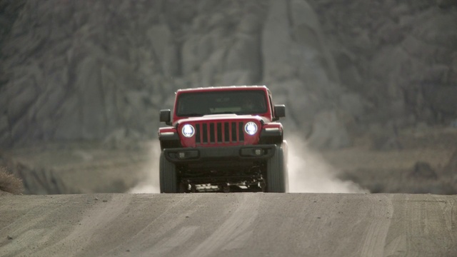 Video Reference: Wheel, Tire, Vehicle, Car, Automotive tire, Hood, Automotive lighting, Tread, Alloy wheel, Automotive design