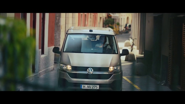 Video Reference: Vehicle, Tire, Car, Automotive lighting, Vehicle registration plate, Motor vehicle, Van, Compact van, Automotive design, Headlamp