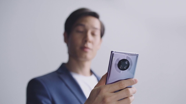 Video Reference: Hand, Digital camera, Camera lens, Communication Device, Camera, Output device, Camera accessory, Sleeve, Dress shirt, Gesture