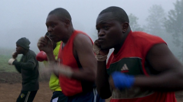Video Reference: Sports uniform, Shorts, Vest, Outdoor recreation, Sky, Tree, Recreation, Sleeveless shirt, Athlete, Running