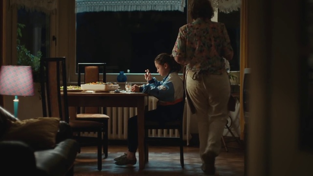 Video Reference: Table, Entertainment, Plant, Chair, Event, Fashion design, Houseplant, Coffee table, Performing arts, Conversation