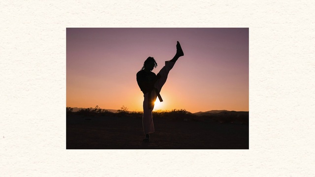 Video Reference: Hand, Sky, People in nature, Flash photography, Happy, Gesture, Cloud, Sunrise, Sunset, Horizon