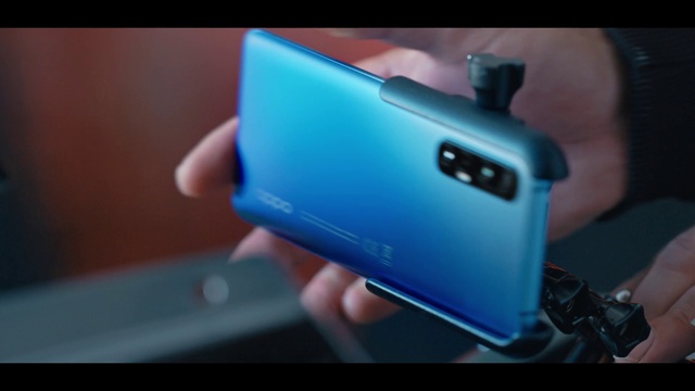 Video Reference: Azure, Communication Device, Gesture, Finger, Portable communications device, Mobile device, Electric blue, Electronic instrument, Gadget, Cameras & optics