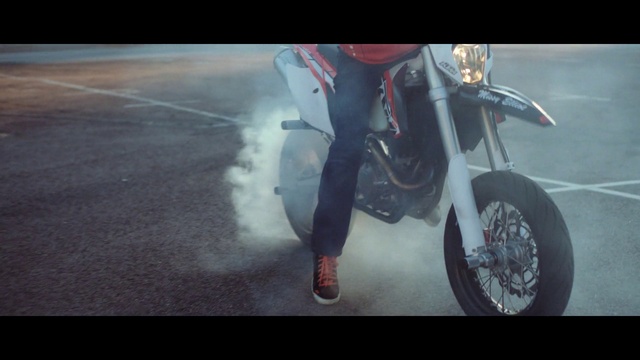 Video Reference: Tire, Wheel, Vehicle, Automotive lighting, Automotive tire, Hood, Motorcycle, Motor vehicle, Alloy wheel, Automotive design