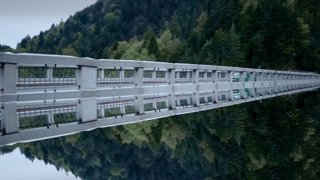 Video Reference: Water, Mountain, Tree, Slope, Urban design, Girder bridge, Bridge, Building, Concrete bridge, Beam bridge