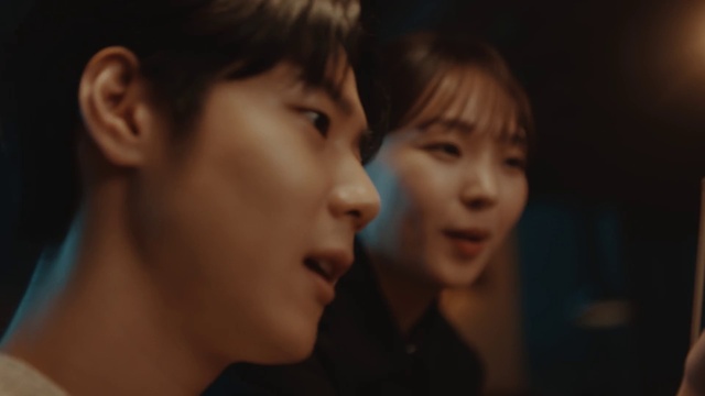 Video Reference: Forehead, Nose, Hair, Cheek, Lip, Chin, Eyebrow, Eyelash, Flash photography, Jaw