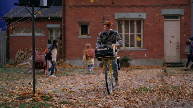 Video Reference: Bicycle, Tire, Bicycles--Equipment and supplies, Wheel, Bicycle wheel, Bicycle frame, Window, Bicycle handlebar, Bicycle tire, Bicycle fork