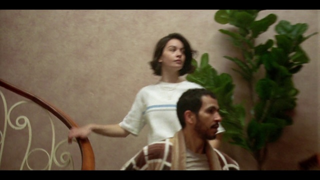 Video Reference: Shoulder, Plant, Muscle, Flash photography, Gesture, Happy, Fun, T-shirt, Art, Event