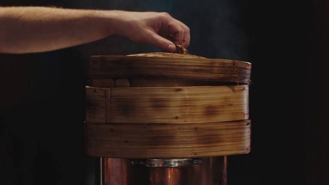 Video Reference: Wood, Membranophone, Gesture, Varnish, Natural material, Wood stain, Hardwood, Wrist, Thumb, Tableware