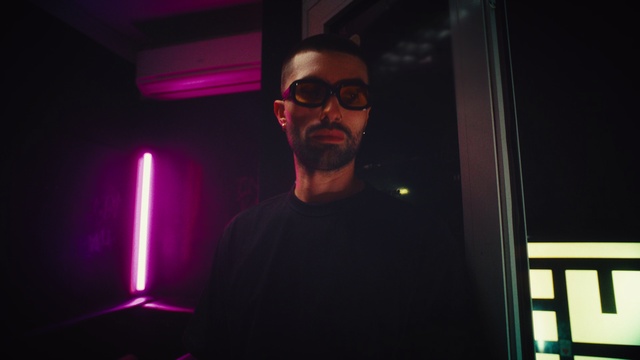 Video Reference: Glasses, Vision care, Beard, Purple, Flash photography, Eyewear, Facial hair, Entertainment, Magenta, Event