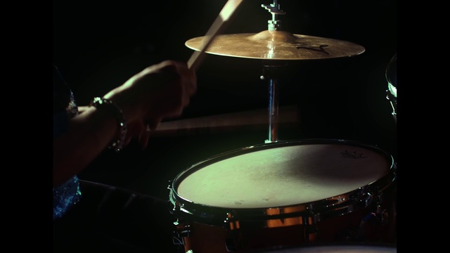 Video Reference: Membranophone, Musical instrument, Drum, Idiophone, Light, Black, Fluid, Musical instrument accessory, Drumhead, Percussion