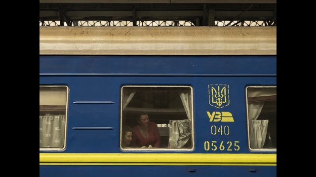 Video Reference: Train, Rolling stock, Building, Window, Rectangle, Public transport, Tints and shades, Railway, Electric blue, Railroad car