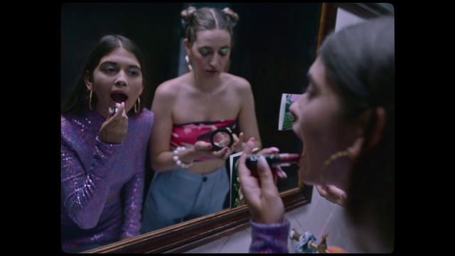 Video Reference: Flash photography, Eyelash, Gesture, Entertainment, Fashion design, Fun, Beauty, Necklace, Event, Happy