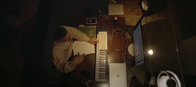 Video Reference: Computer, Personal computer, Laptop, Audio equipment, Musical instrument accessory, Electricity, Space, Event, Electronic instrument, Musician