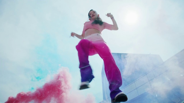 Video Reference: Shoe, Purple, Flash photography, Pink, Violet, Dance, Happy, Magenta, Entertainment, Performing arts