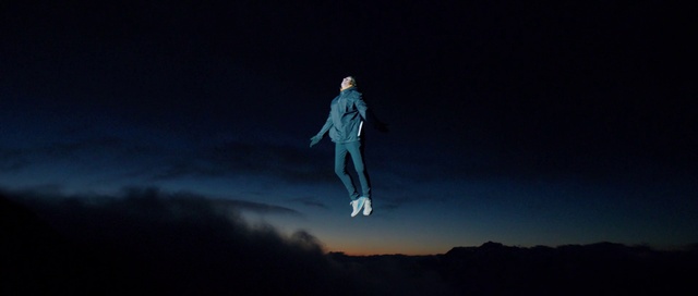 Video Reference: Cloud, Atmosphere, Sky, Flash photography, Lighting, Slope, Happy, Landscape, People in nature, Horizon