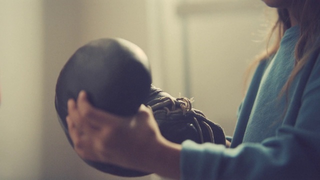 Video Reference: Shoulder, Flash photography, Gesture, Eyewear, Happy, Elbow, Tints and shades, Event, Fun, Reflection