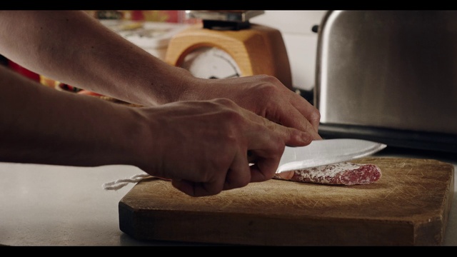 Video Reference: Hand, Gesture, Finger, Nail, Thumb, Wood, Recipe, Wrist, Electronic device, Human leg