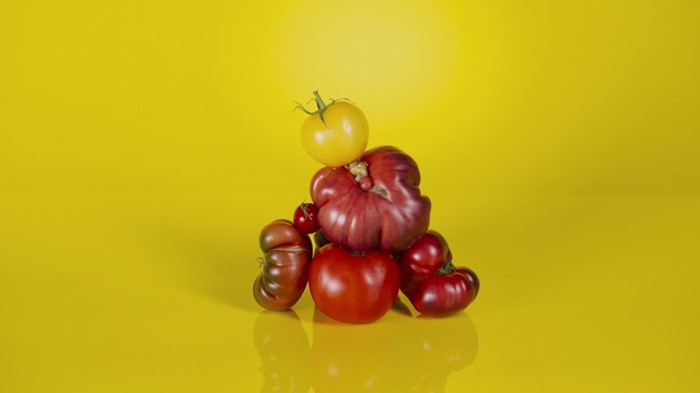 Video Reference: Food, Fruit, Ingredient, Seedless fruit, Natural foods, Gesture, Staple food, Superfood, Art, Berry