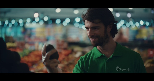 Video Reference: Beard, Flash photography, Happy, Facial hair, Recreation, Leisure, Crowd, T-shirt, Audio equipment, Hat