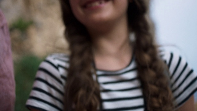 Video Reference: Lip, Shoulder, Eyelash, Neck, Human body, Jaw, Fashion, Sleeve, Street fashion, Gesture