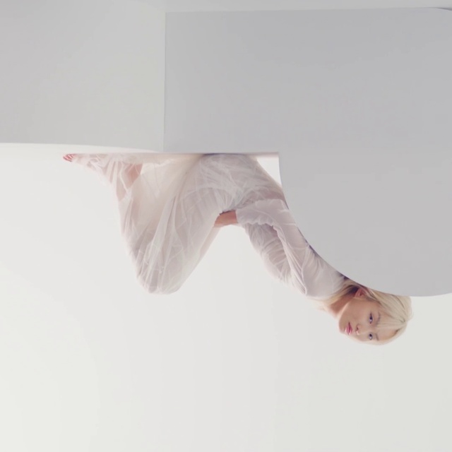 Video Reference: Head, Leg, Human body, Neck, Sleeve, Gesture, Waist, Knee, Thigh, Sportswear